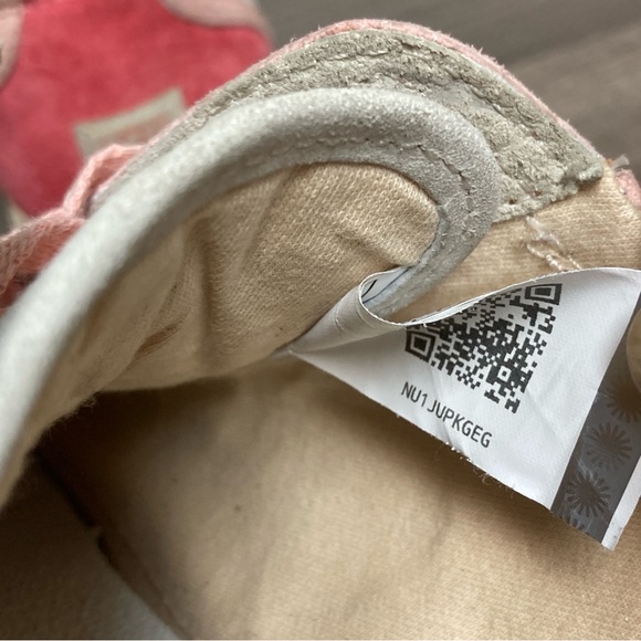 UGG Women’s Sneaker Suede Pink and Gray Casual Fashion sz 10 - Picture 10 of 13